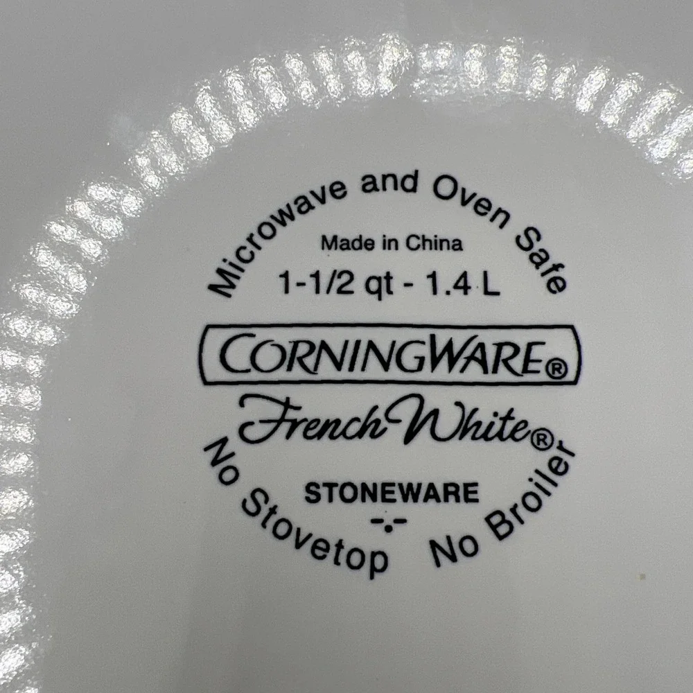 CorningWare French White 1.5 Qt Round Casserole Dish Fluted Stoneware Glass Lid
